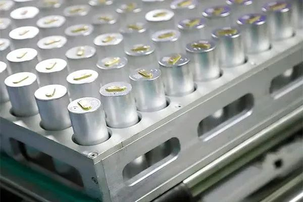 锁定大客户！电池巨头再次扩产(图1)