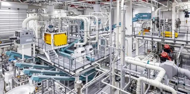 梅赛德斯-奔驰成为全球首家以自有工厂实现电池闭环回收的车企(图3)